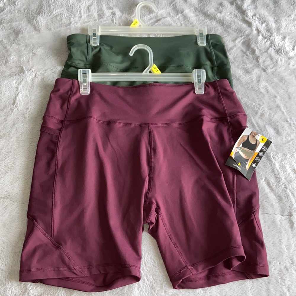 Bundle AVIA workout 🏋️‍♀️ shorts bundle Size Large Colors Burgundy and Green